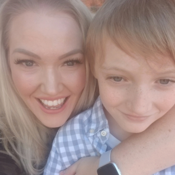 Jamie 🖤 POSH AMBASSADOR - Picture 2 of 9